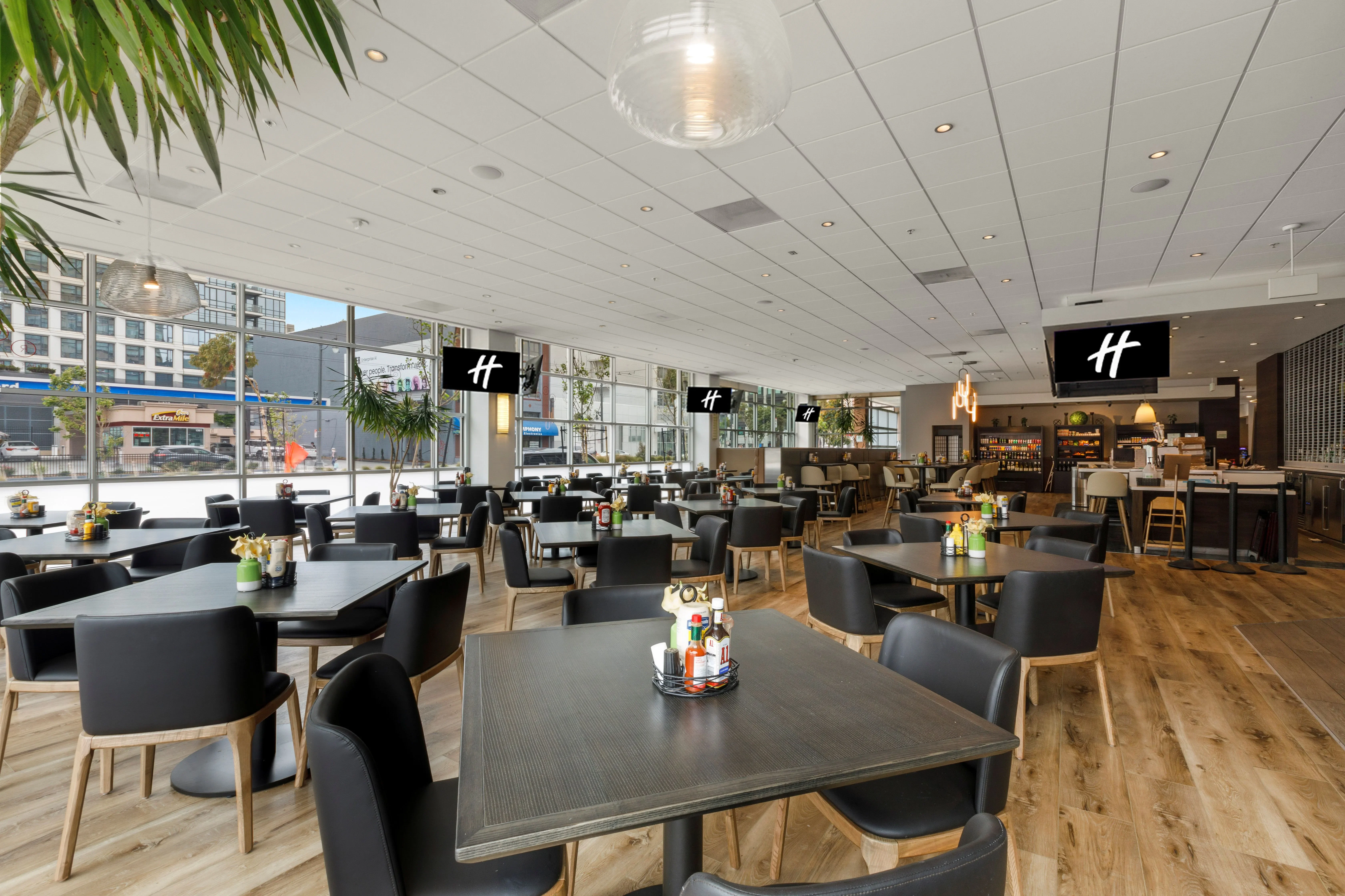 ROH restaurant &amp; bar